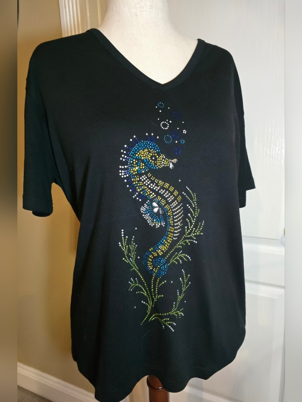 Black V-Neck Short Sleeve Tee with Seahorse Rhinestone Design XL